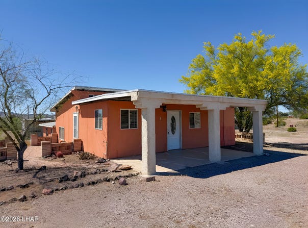 27148 Black Mountain Dr, Bouse, AZ 85325