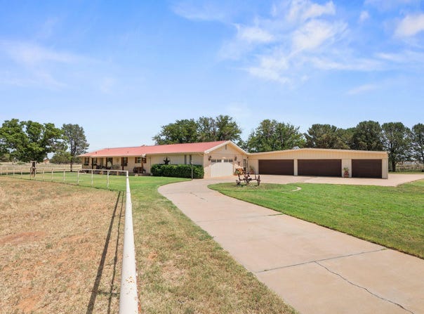 1024 U.S. 82, Brownfield, TX 79316