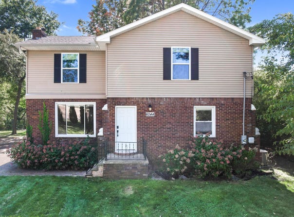 6044 Davison Road, Burton, MI 48509