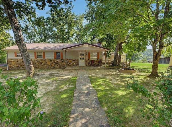 231 Walnut Drive, Mammoth Cave, KY 42259