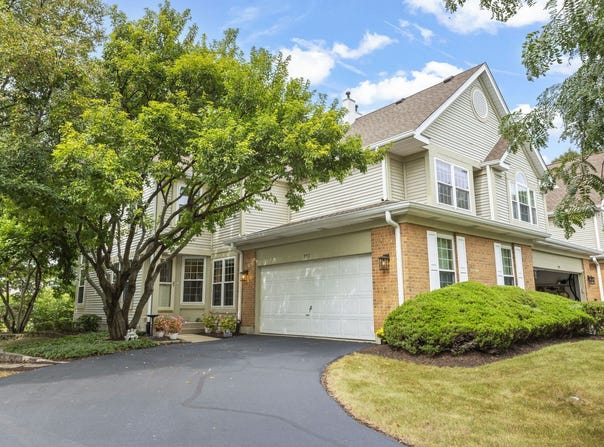 320 Cimarron Road E, Lombard, IL 60148