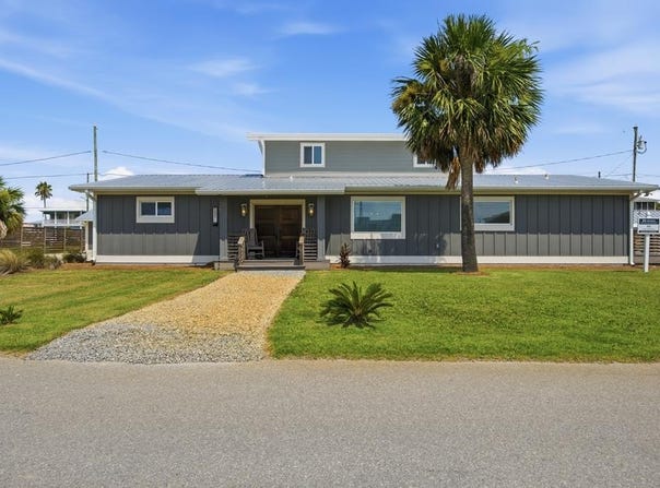 111 14th St, Mexico Beach, FL 32456