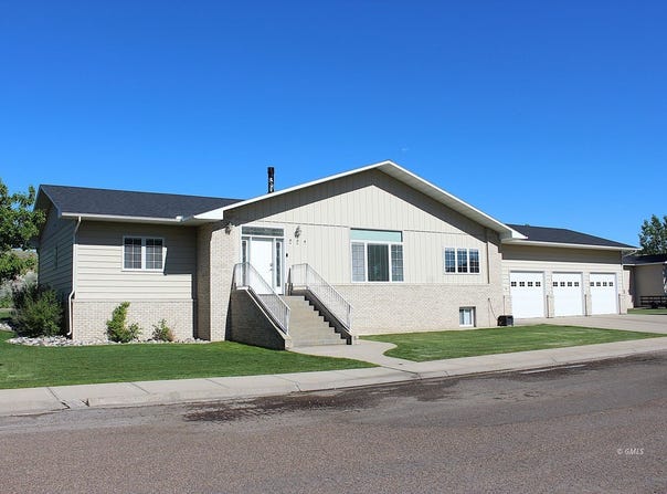 229 Georgetown Dr, Glendive, MT 59330