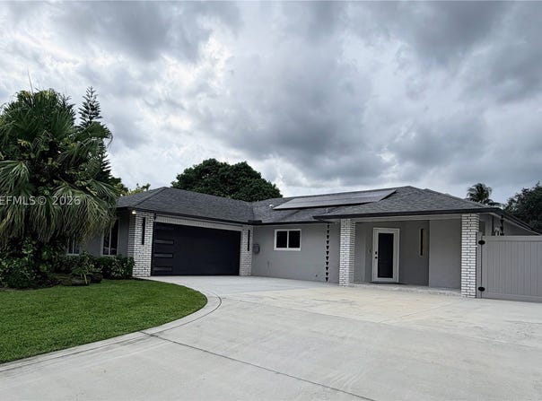 712 Juniper Pl, Wellington, FL 33414