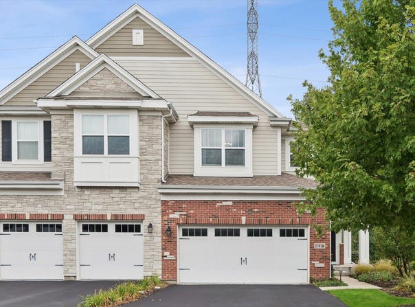 27W116 Redbud Lane, Winfield, IL 60190