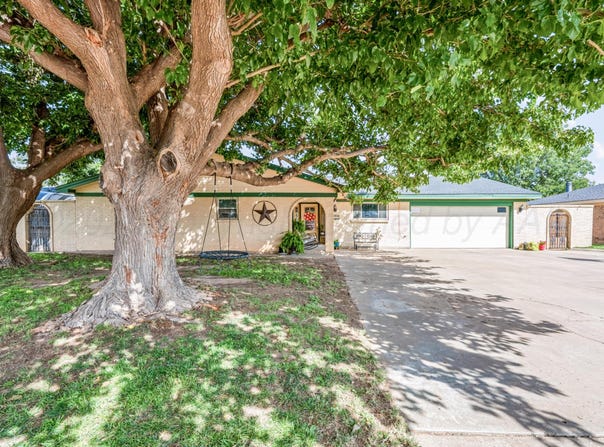 725 BENNETT Drive, Dumas, TX 79029-5305