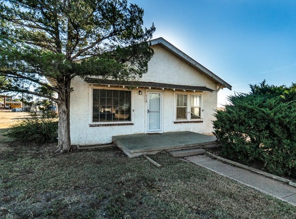 115 S Whorton Ave, Happy, TX 79042