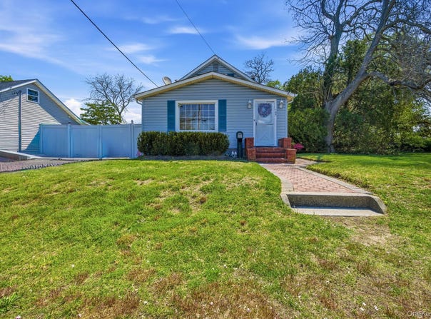 109 Grove Avenue, Patchogue, NY 11772
