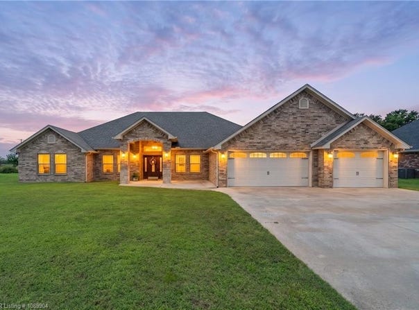 2057 Prairie Fire DR, Sallisaw, OK 74955