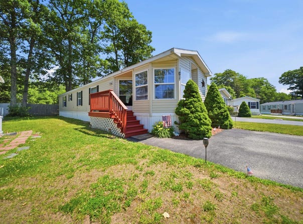 20 Black Forest Road, North Hampton, NH 03862