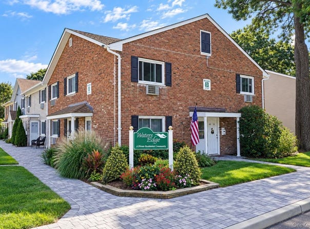 40 4th Street W, Patchogue, NY 11772