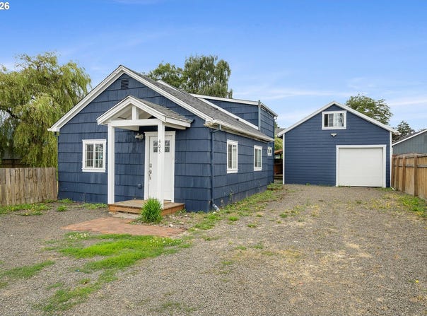 405 EVERGREEN Dr, Tillamook, OR 97141