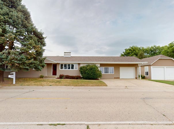 416 W 2nd St., Holstein, IA 51025