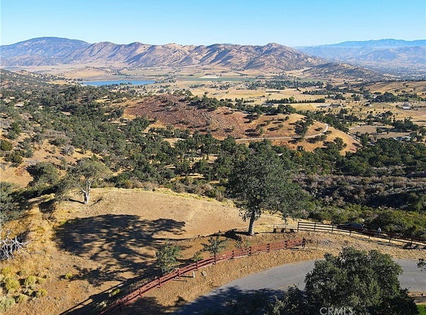 Zurich Drive, Tehachapi, CA 93561