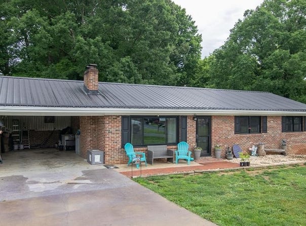 19201 Moulin St, Abingdon, VA 24210