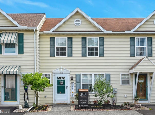 103 PEACH, NEWMANSTOWN, PA 17073