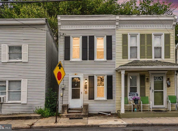 422 N WEST Street, CARLISLE, PA 17013