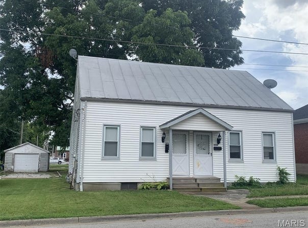 202 E 1st Street, Waterloo, IL 62298