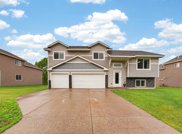 835 Highview Loop SE, Pine City, MN 55063
