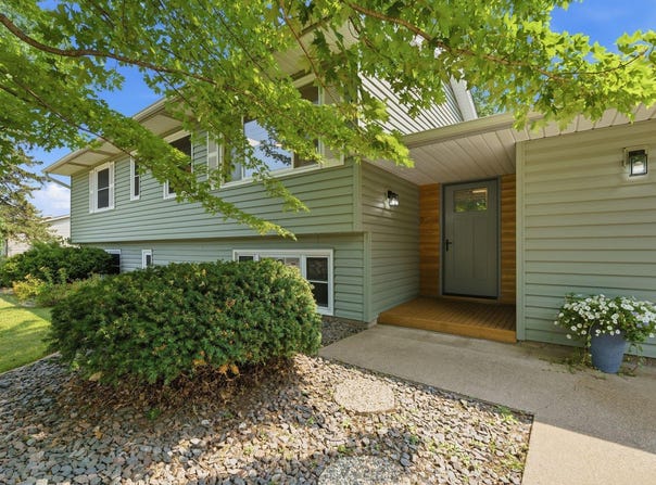 3996 Rahn Road, Eagan, MN 55122