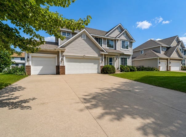6005 NW 97th Street, Johnston, IA 50131
