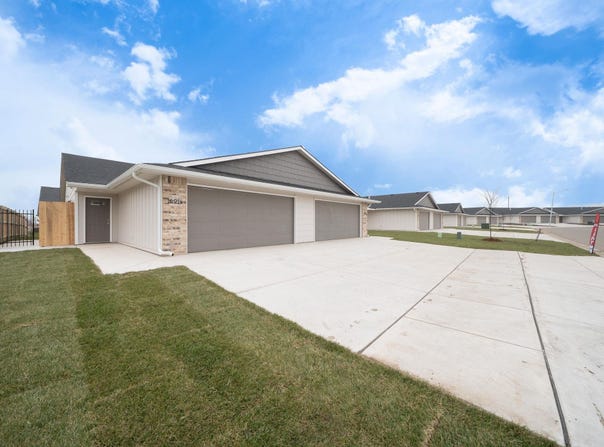 11990 W Wildwood St, Wichita, KS 67215