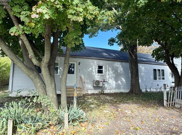 815 Edison Lane, Port Clinton, OH 43452