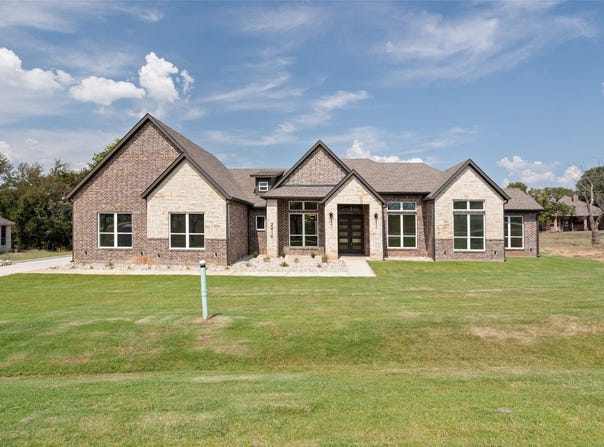 2416 Candlestick Drive, Granbury, TX 76049