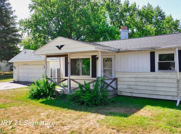 2210 Williamson Avenue, Burton, MI 48529