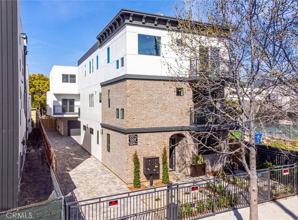1227 June St, Hollywood, CA 90038