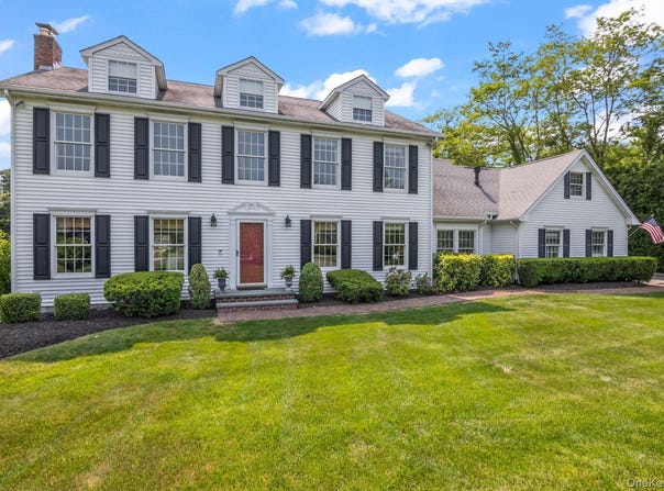 17 Lemark Court, East Setauket, NY 11733