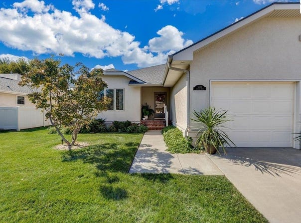 1821 Seville Dr, Hutchinson, KS 67502