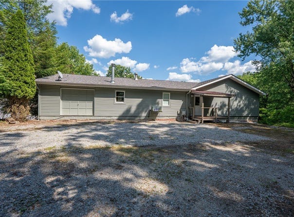 226 Antique Ln, Unity Twp, PA 15650