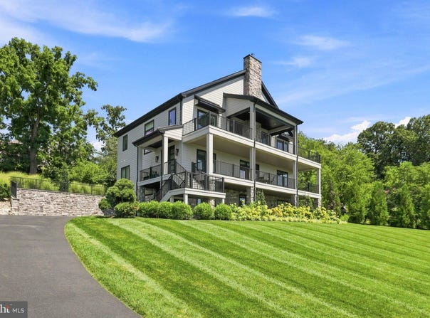 327 E WOODS Drive, LITITZ, PA 17543