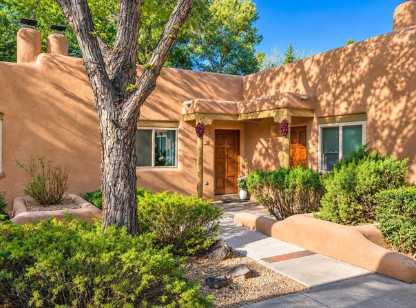 226 Kit Carson, Taos, NM 87571