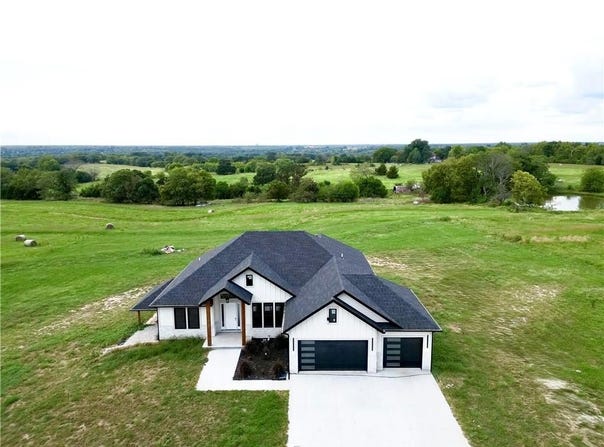 22663 Cherry Tree Lane, Sedalia, MO 65301