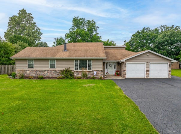 2 Division Street, Bristol, IL 60512