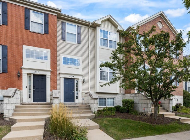 809 Brodhead Drive, Aurora, IL 60504