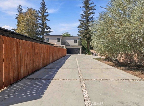 8633 Zelzah, Northridge, CA 91325
