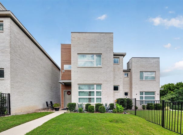 340 Oakbend Drive, Lewisville, TX 75067
