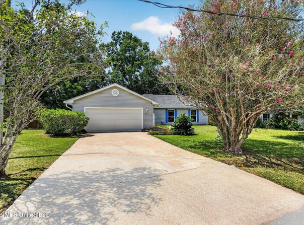 8717 Pine Ridge Boulevard, Diamondhead, MS 39525
