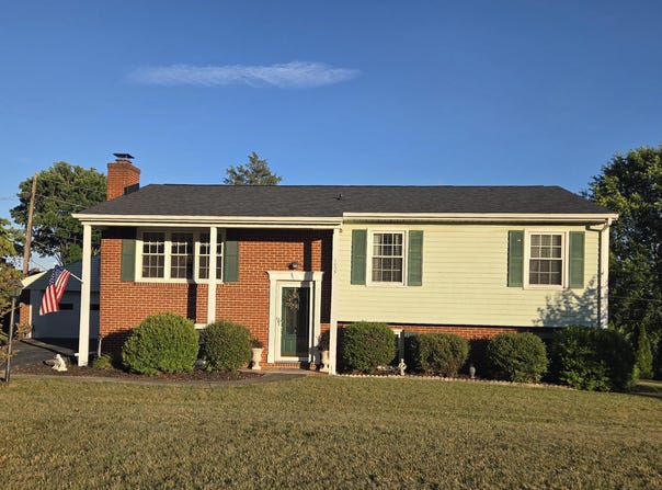 1055 Broadhill Dr, Vinton, VA 24179