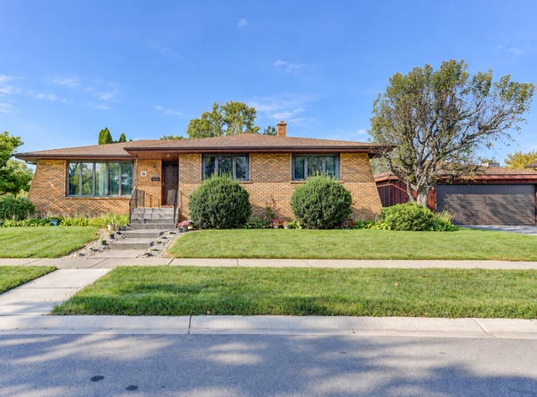 9500 Lilac Lane, Munster, IN 46321
