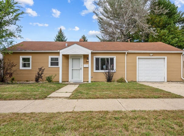 205 Hereford Drive, Steger, IL 60475