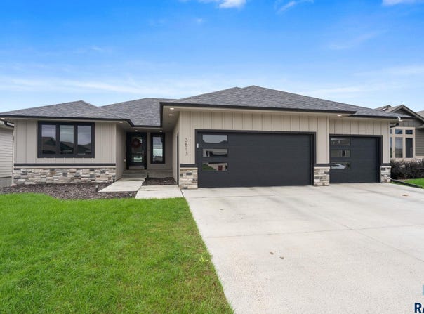 3513 E Sage Grass St, Sioux Falls, SD 57108-3061