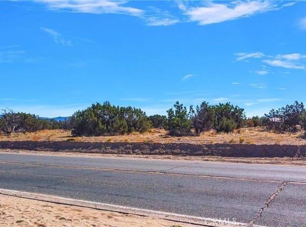 El Centro Road, Oak Hills, CA 92344