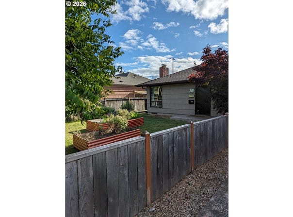 2682 HARRIS St, Eugene, OR 97405