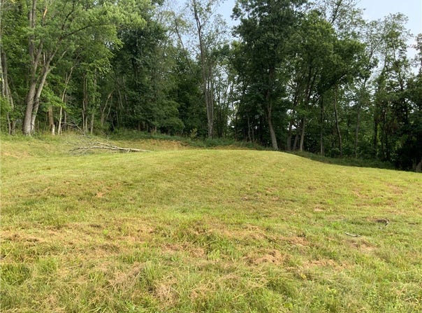 E Finley Dr, Donegal, PA 15323
