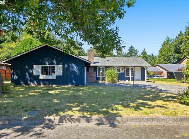 885 Oakway Dr, CoosBay, OR 97420