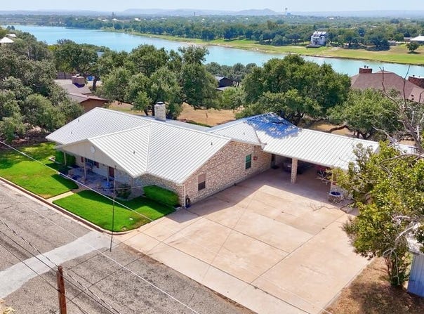 204 Sunset Dr, Llano, TX 78643